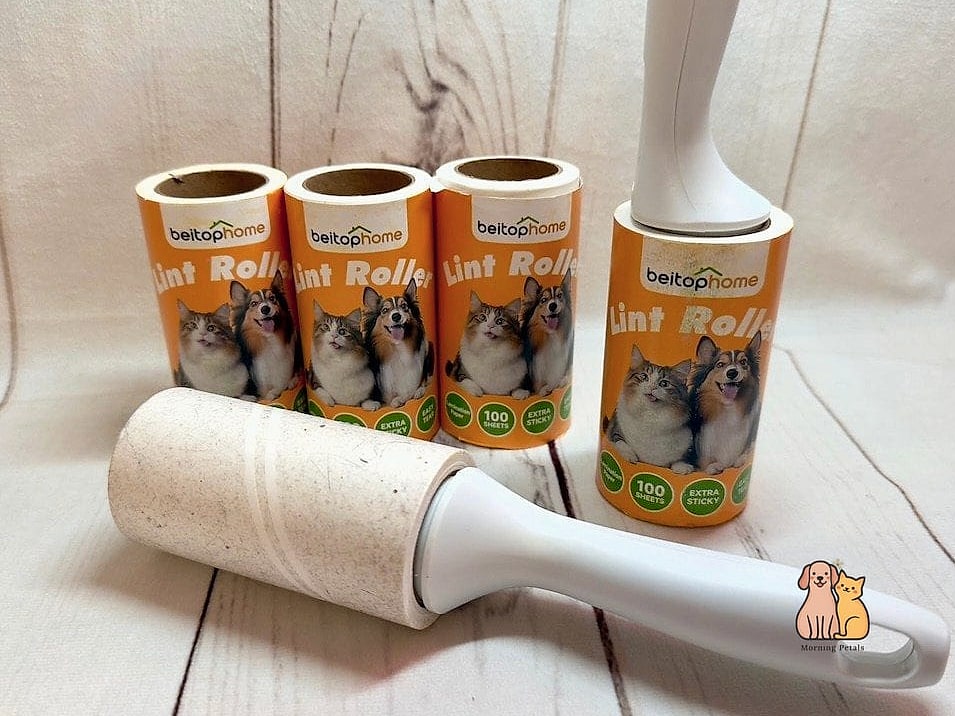 25 Amazing Lint Rollers For Pet Hair That Will Restore Your Faith in the World 2 The Classic Adhesive Sheet Roller