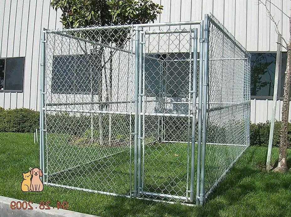 15 Brilliant Dog Pen Ideas Outdoor to Try Right Now 2 The Classic Chain-Link Rectangle