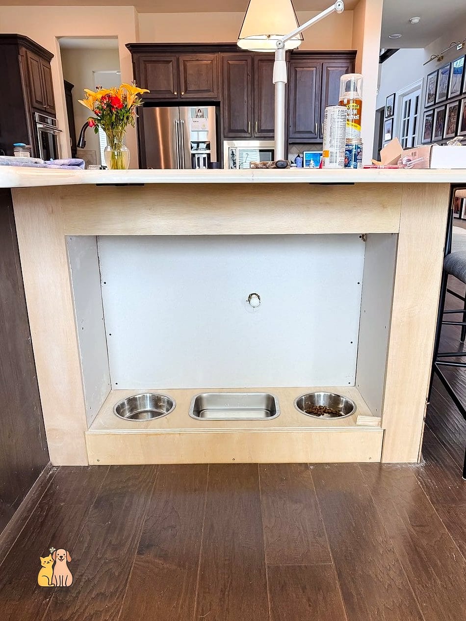 Corner Dog Feeding Station