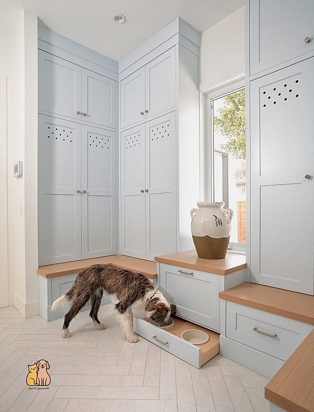 Corner Feeding Area With Decorative Shelves