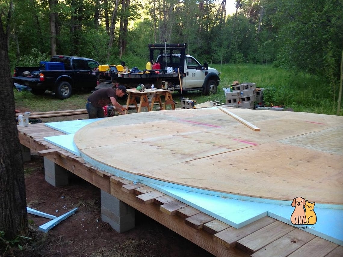 15 Genius Diy Insulated Cat House Worth Pinning Immediately 12 The Elevated Platform Shelter