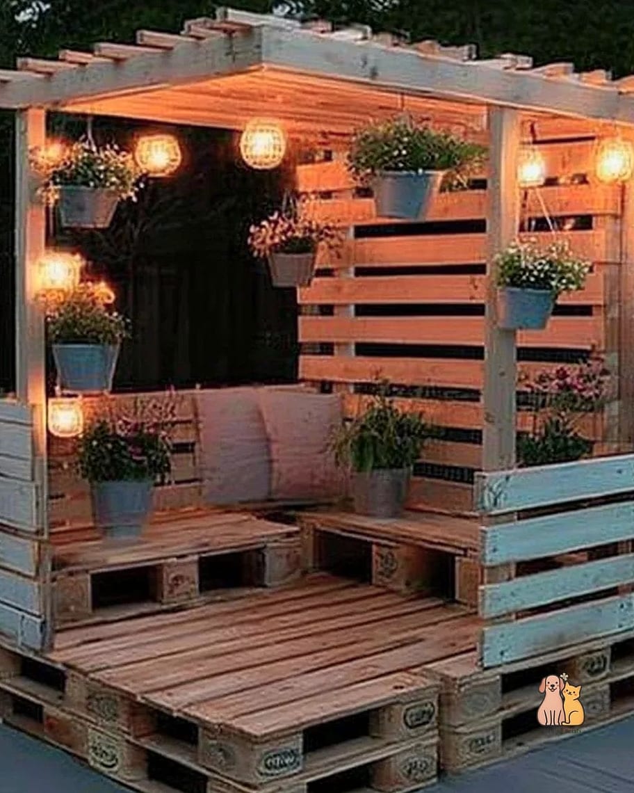 Pallet Wood Cat House