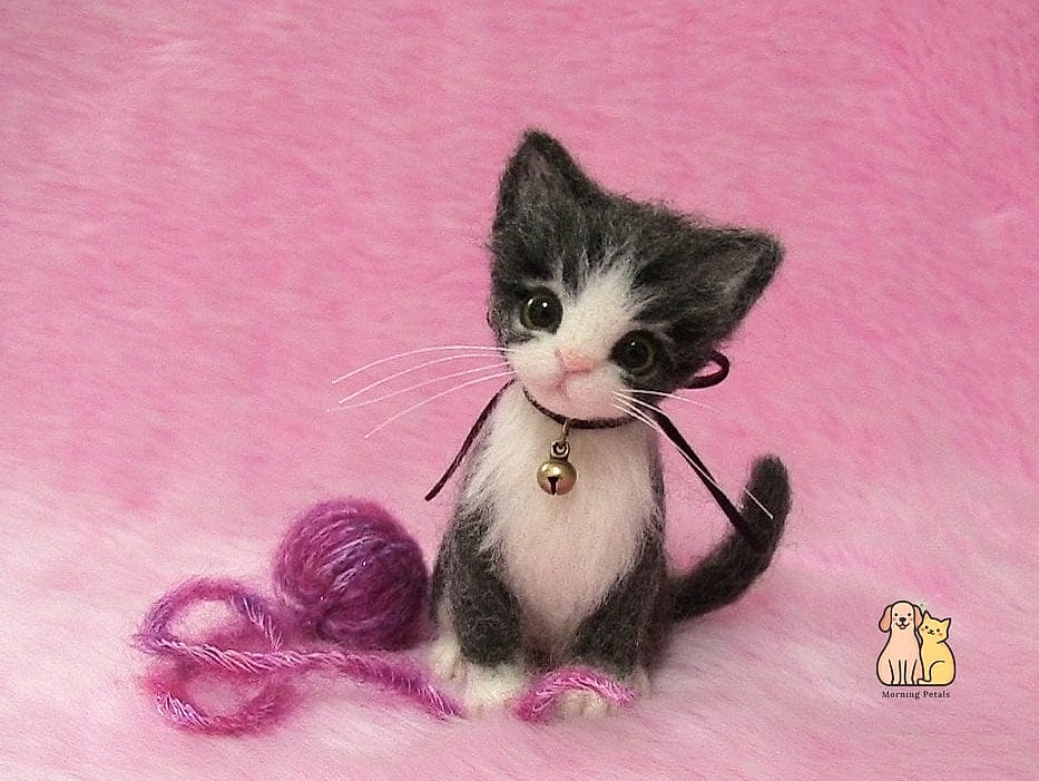 Pink Felt Ball Garland for Cat Room Decor
