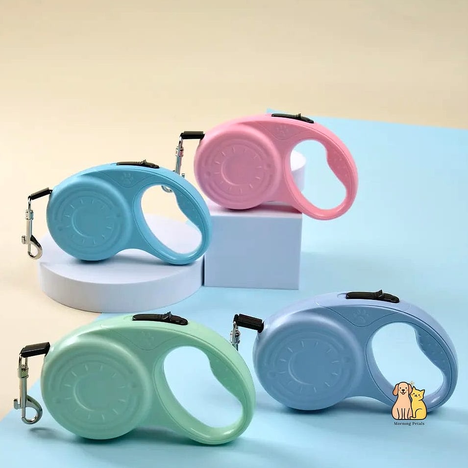 21 Adorable Retractable Dog Leashes That Will Make Your Day 12 The Two-Tone Retractable Leash with Soft Grip