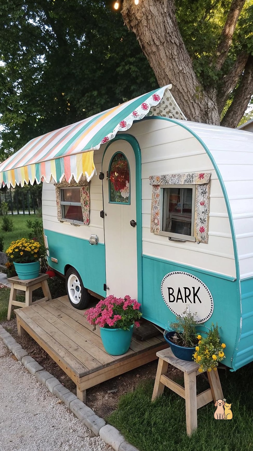 23 Incredible Best Dog Houses That Will Make Your Day 17 The Vintage Camper-Style Dog House